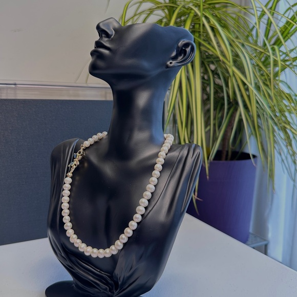 Elegant freshwater Pearl necklace with Butterfly Clasp - Picture 7 of 7